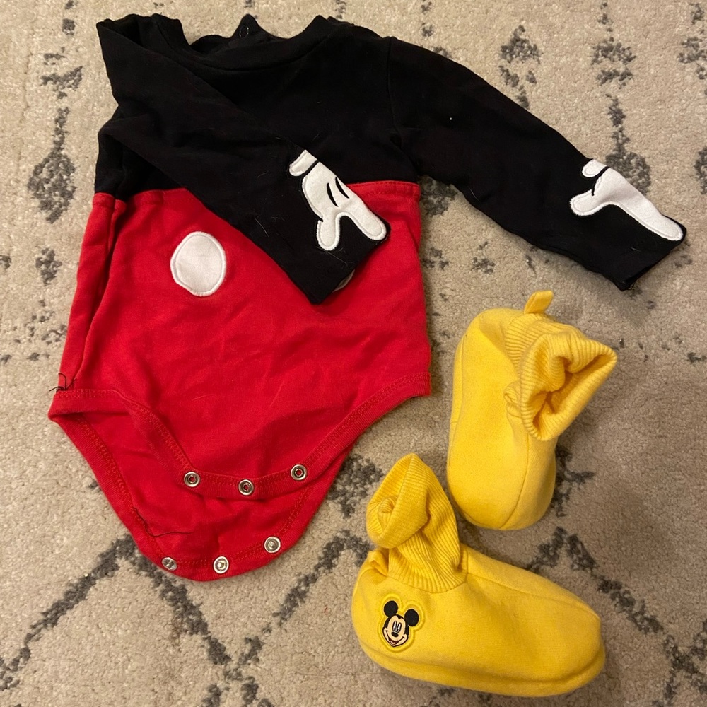 Mickey Mouse costume/outfit